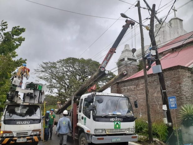 Teams from Tarlac and Pangasinan provinces will help fast-track the restoration of electricity in disaster-hit Ilocos Norte after a large part of the province remained without power in the wake of Typhoon "Egay" (international name: Doksuri) on Friday, July 28.